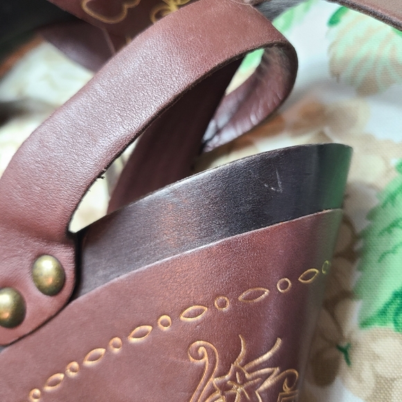 Betsey Johnson vintage y2k boho gold floral painted wood platform wedge sandals! - Picture 11 of 16